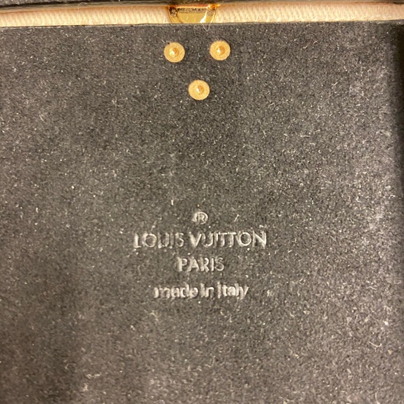 Louis Vuitton Eye-Trunk for iPhone 7 Plus / 8 Plus - Picture 3 of 8